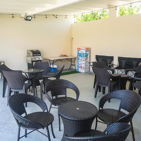 Pavia'S Centerpoint Oasis Apartment Ораниестад Екстериор снимка