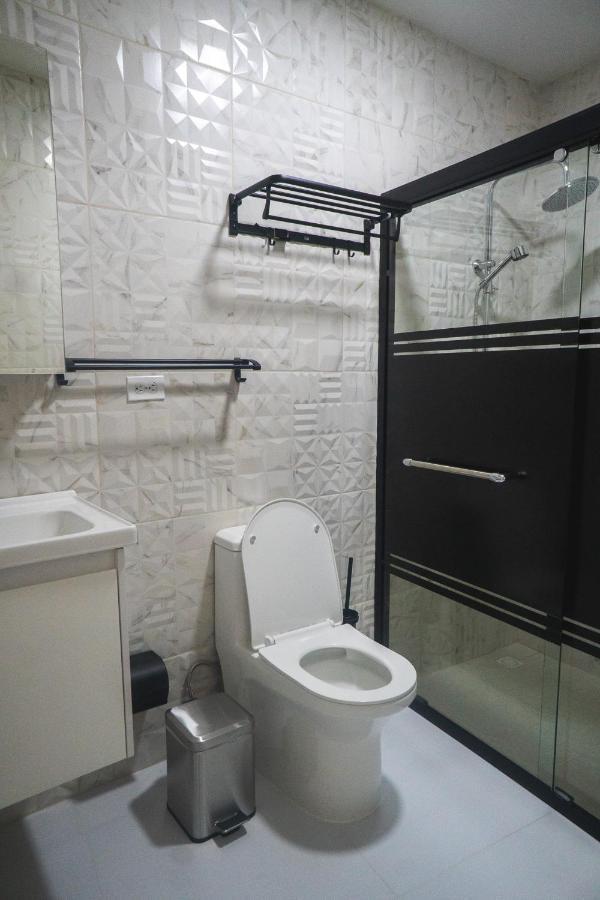 Pavia'S Centerpoint Oasis Apartment Ораниестад Екстериор снимка