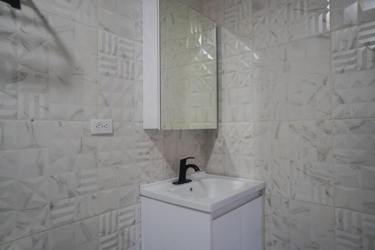 Pavia'S Centerpoint Oasis Apartment Ораниестад Екстериор снимка