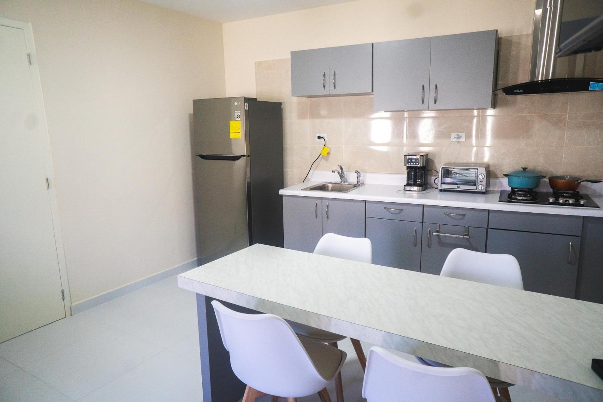 Pavia'S Centerpoint Oasis Apartment Ораниестад Екстериор снимка