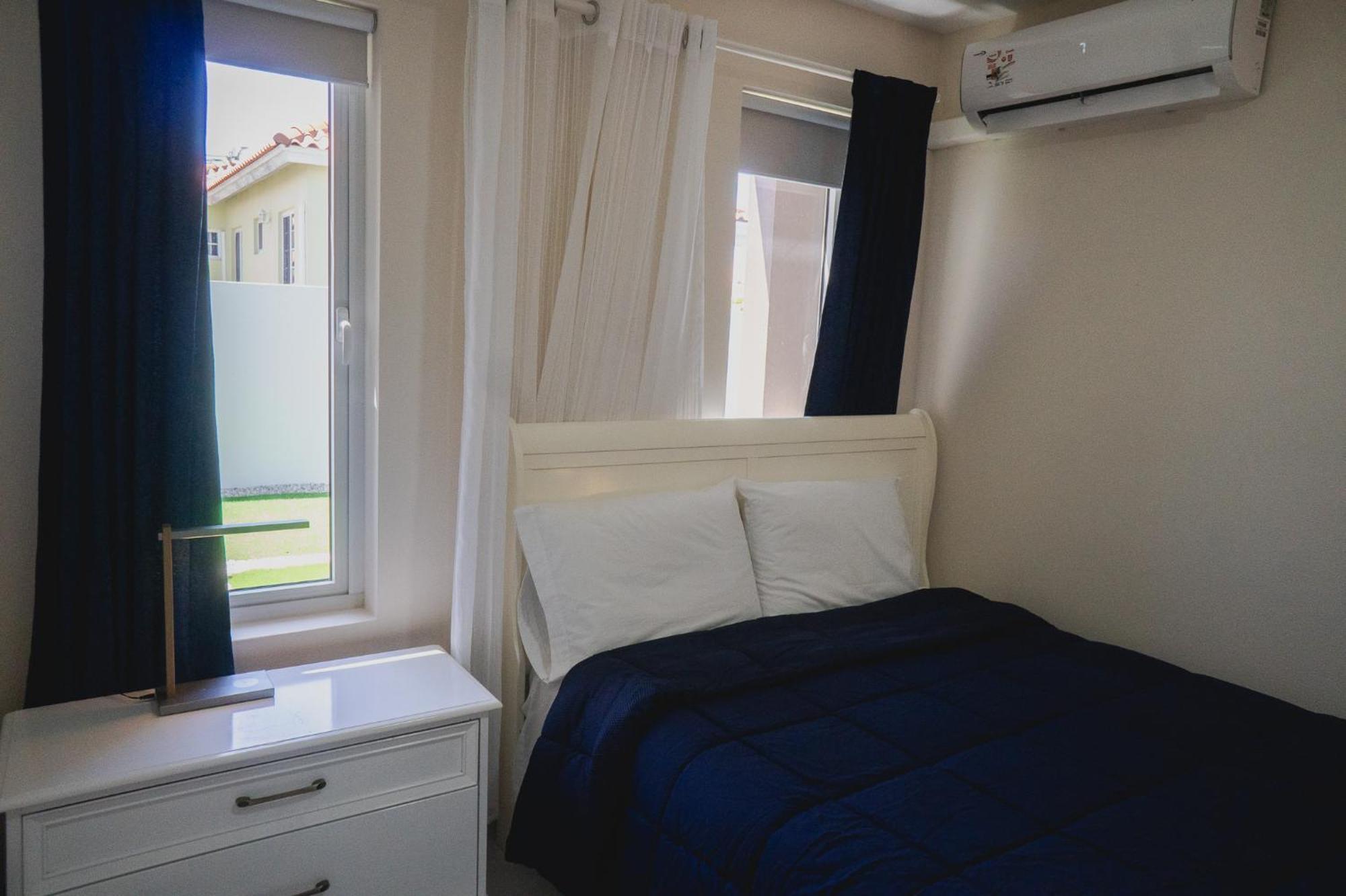 Pavia'S Centerpoint Oasis Apartment Ораниестад Екстериор снимка